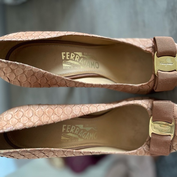 Salvatore Ferragamo Platform Pumps in size 8 - Picture 6 of 11